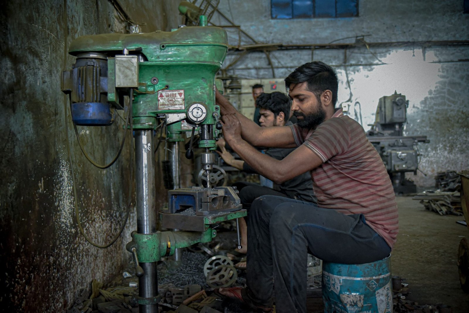 Our experts carefully assemble the spare parts of each textile machinery at Paramount Looms for its proper and high-end performance.